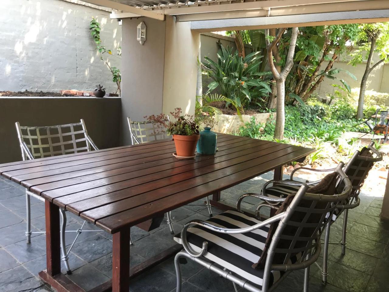 Waterhouse Guest Lodge In Muckleneuk Pretoria-Noord Extérieur photo